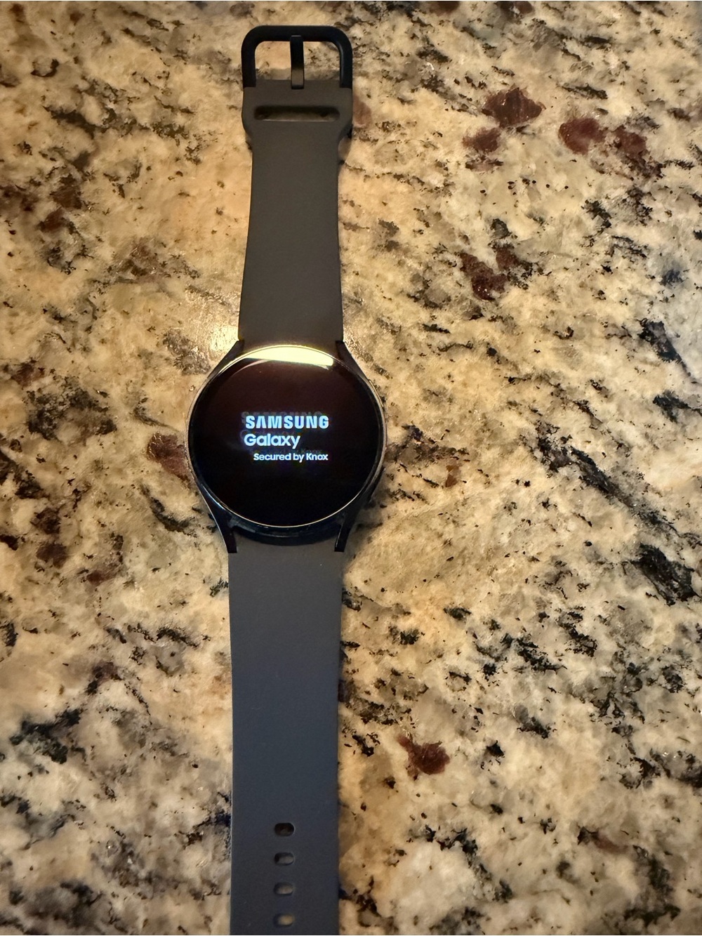Samsung Galaxy Smartwatch 6 in Dark Gray with Black Bezel 40mm LTE and GPS